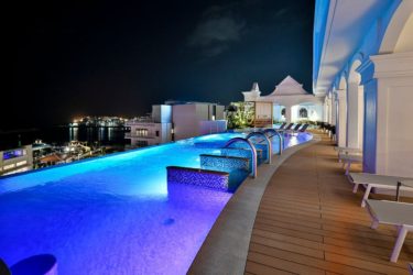 レクー沖縄北谷スパ＆リゾート | ヨーロッパのリゾートホテルを感じさせるデザイン